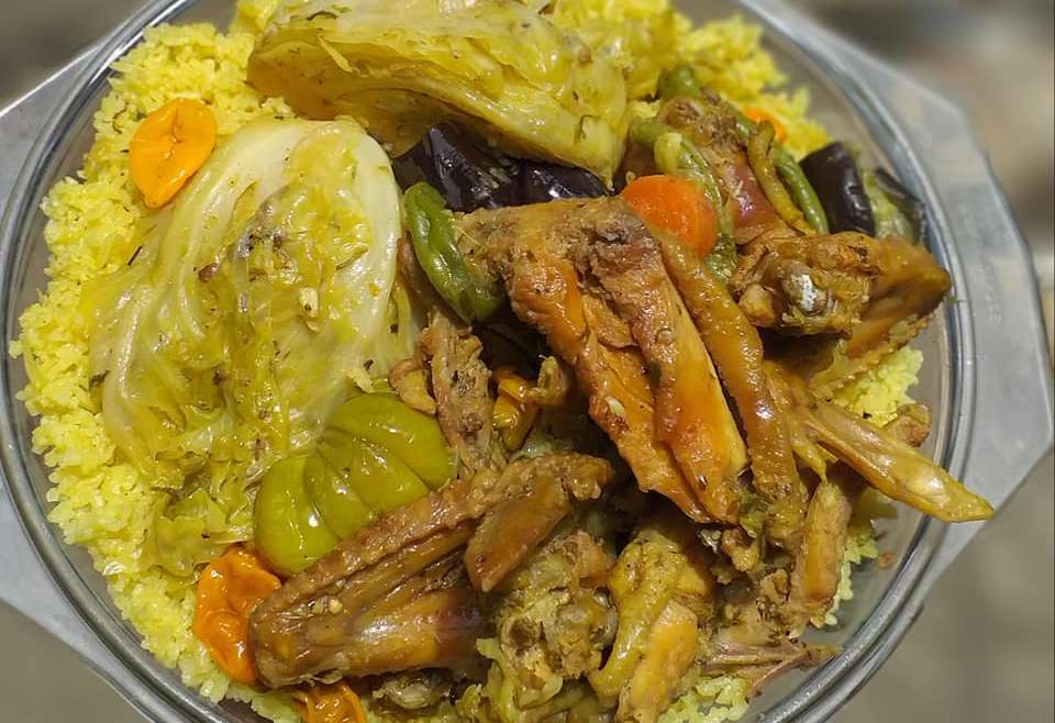 Recette : Riz gras au curry au poulet et légumes
