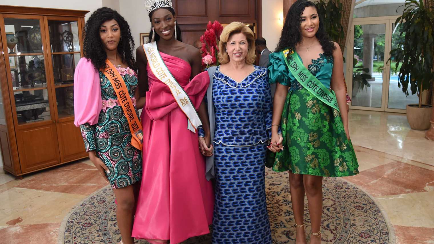 Dominique Ouattara reçoit en audience Olivia Yacé et ses dauphines