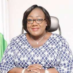 Administration publique ivoirienne, Anne Ouloto fixe le nouveau cap aux fonctionnaires