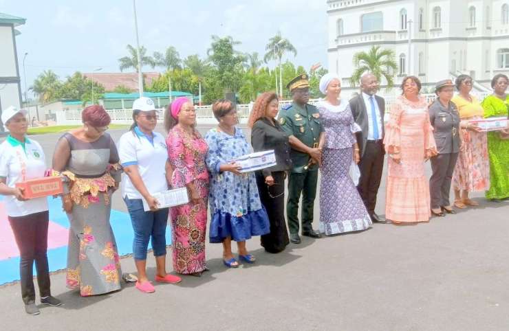 Côte d’Ivoire : l’armée célèbre ses femmes