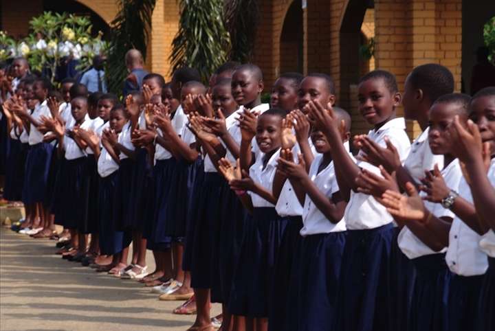 École obligatoire de la jeune fille : l’Unfpa fait un don 10 millions F