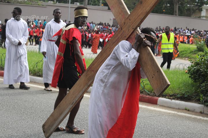 Semaine sainte : les chrétiens catholiques ont commémoré « le Chemin de croix »