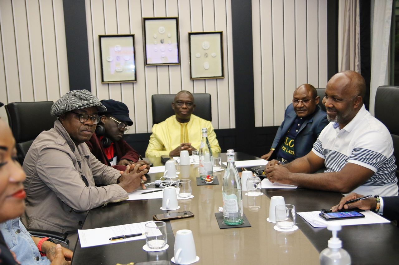 Gadji Celi et des artistes ivoiriens à Paris engagés pour la réconciliation