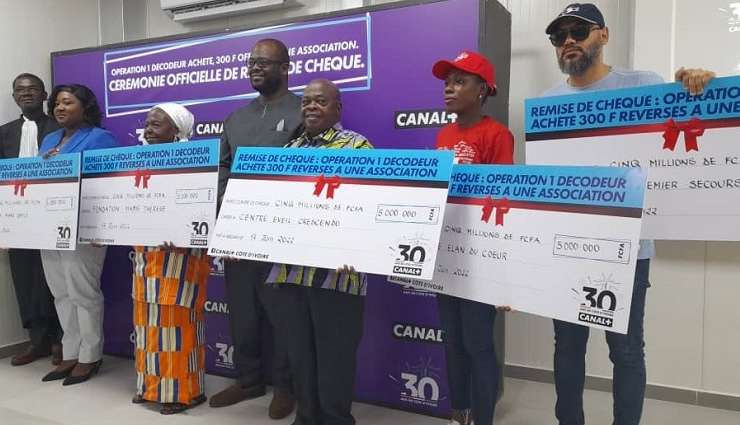 Canal+ Côte d’Ivoire octroie des dons en nature et en espèces à cinq associations de bienfaisance