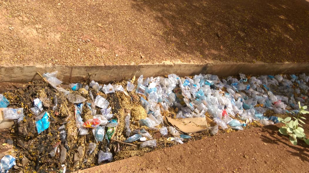 Jet de sachets et ordures dans les caniveaux : la justice va sévir