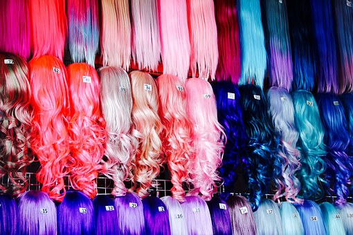 Vacances 2022 : les folies des coiffures colorées