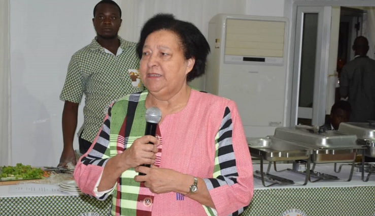 Pr Mireille Dosso distinguée médaillée d’or au deuxième Congrès de la SIM à Korhogo