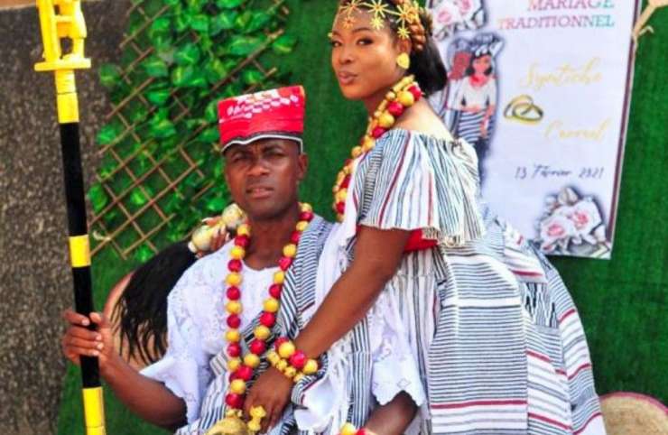 Parures vestimentaires de mariage en pays gouro : un symbole de noblesse 