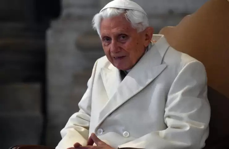 Mort de Benoît XVI : le difficile pontificat du premier pape émérite