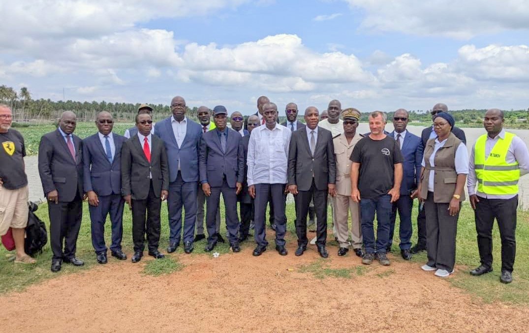 Nettoyage des lacs de Yamoussoukro : Le Ciapol équipé