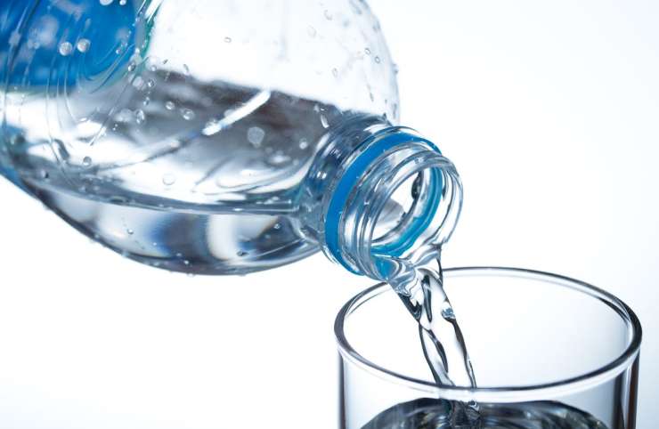 Eau minérale ou eau du robinet : laquelle privilégier