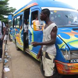 Fluidité du trafic routier: Les «Gbaka» interdits à Adjamé